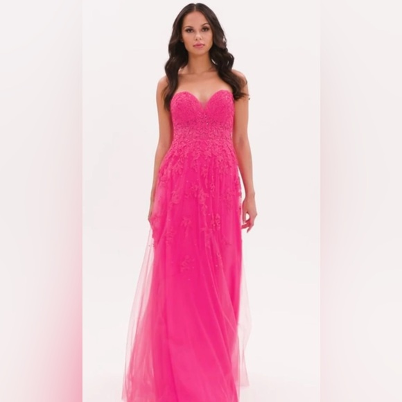 Dresses & Skirts - Faviana Glamour Strapless Sweetheart Long Lace Dress